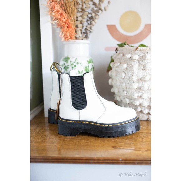 Dr. Martens 2976 SMOOTH LEATHER PLATFORM CHELSEA BOOTS 8 Ladies White